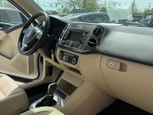Used 2011 Volkswagen Tiguan S image 14