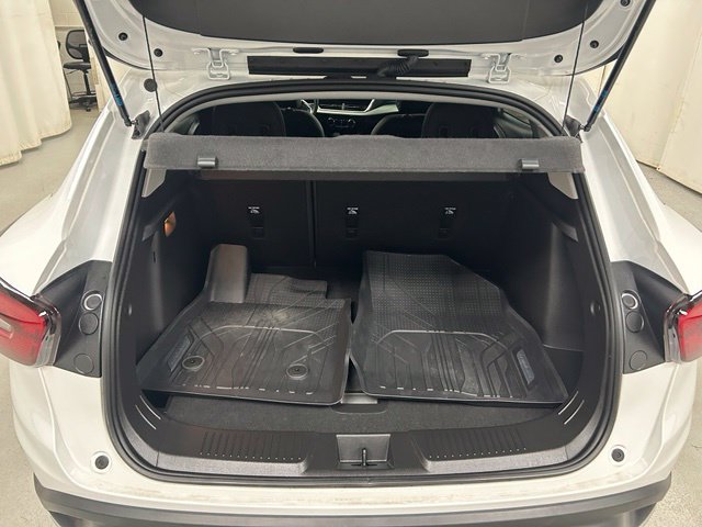Used 2025 Chevrolet Trax LT w/ LT Convenience Package FWD image 11