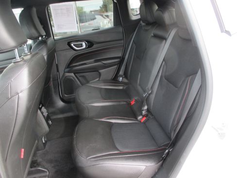 Used 2025 Jeep Compass Trailhawk AWD/4WD image 11