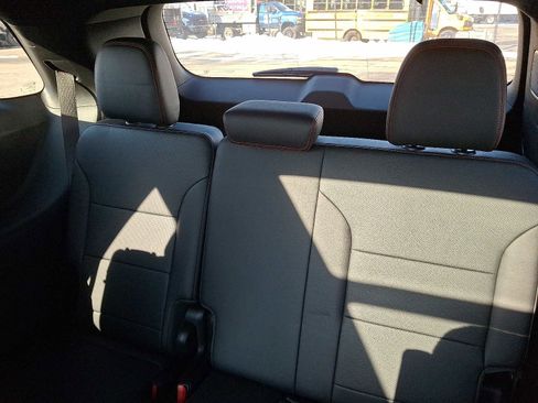 Used 2025 Chevrolet Traverse Z71 w/ Enhanced Driving Package image 11