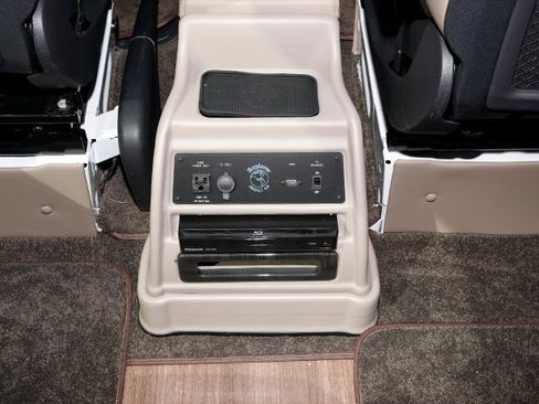 Used 2024 Mercedes-Benz Sprinter 3500 image 22