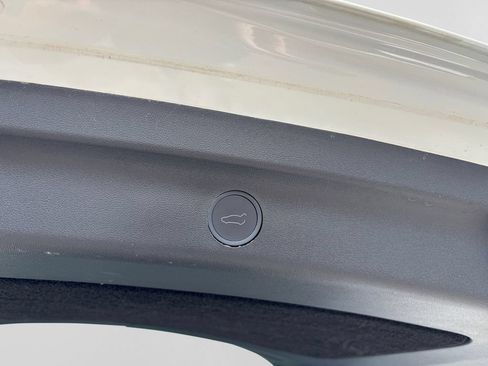 Used 2023 Tesla Model Y AWD image 41