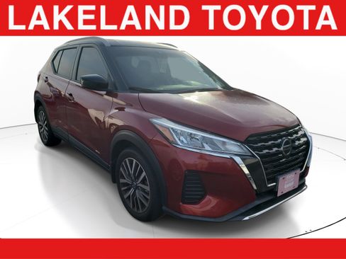 Used 2021 Nissan Kicks SV FWD image 1