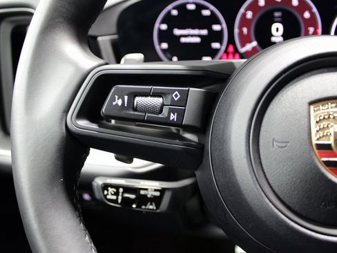 Certified 2024 Porsche Cayenne S image 27