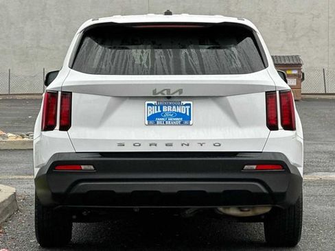 Used 2022 Kia Sorento LX image 8