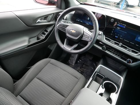 Used 2025 Chevrolet Equinox LT w/ Safety and Technology Package image 9