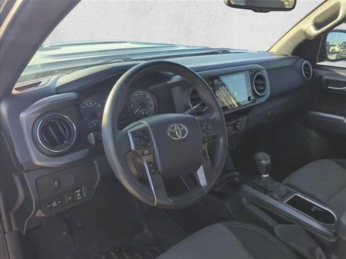 Used 2020 Toyota Tacoma TRD Sport w/ Technology Package image 11