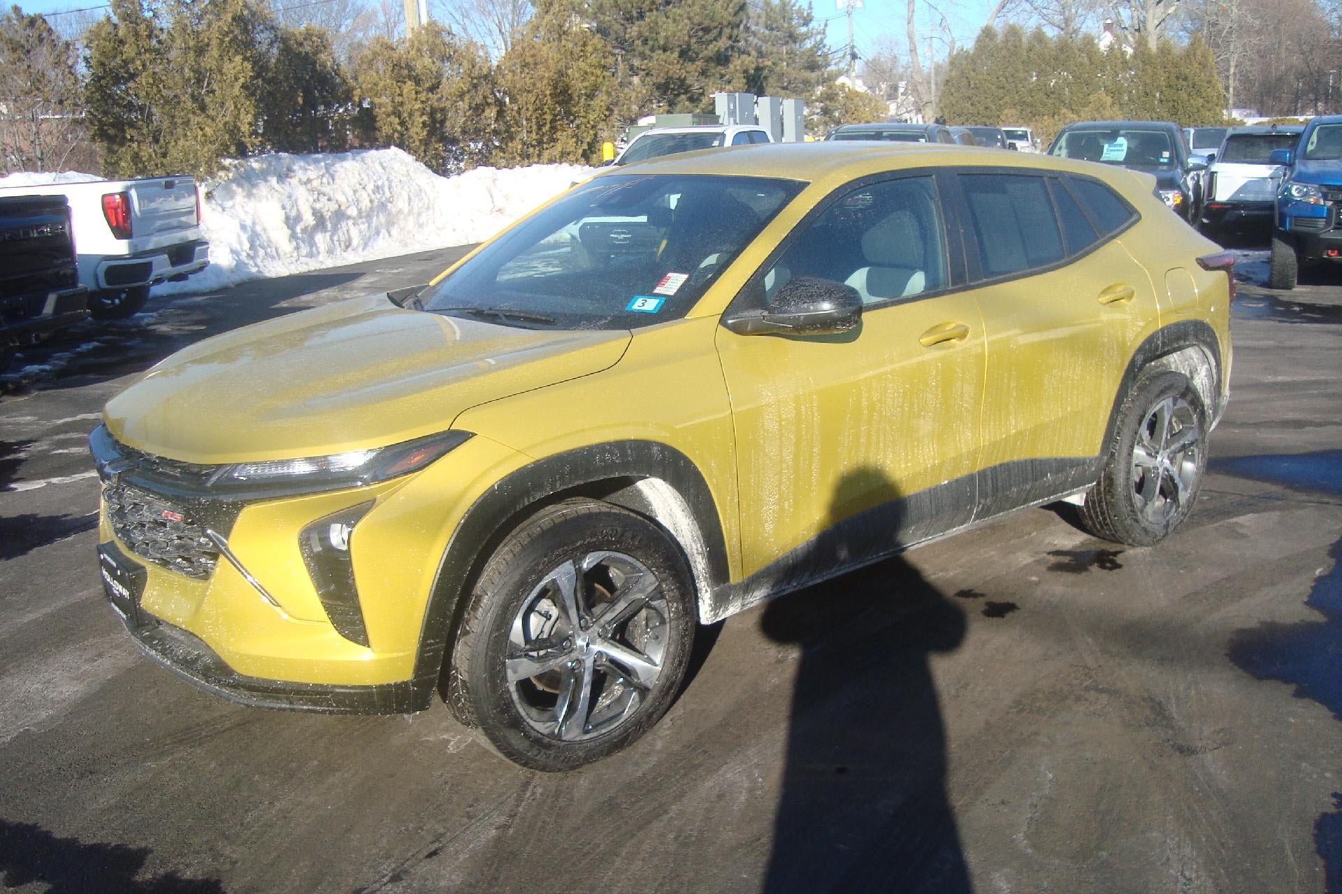 Certified 2024 Chevrolet Trax RS FWD image 1