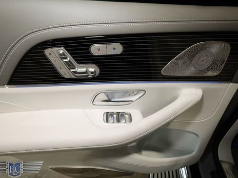 Used 2024 Mercedes-Benz Maybach GLS 600 4MATIC image 21