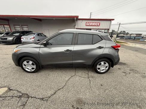 Used 2019 Nissan Kicks S image 8