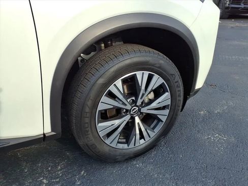 Used 2022 Nissan Rogue SV w/ SV Premium Package image 9