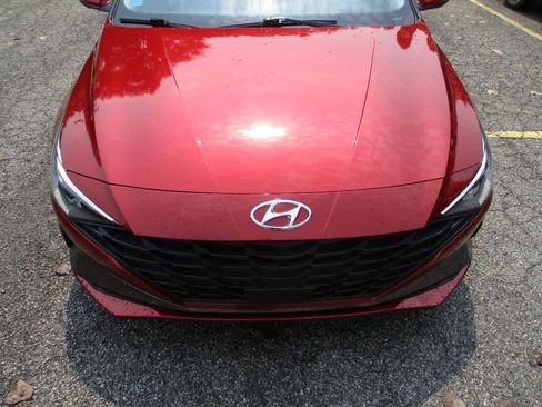 Used 2022 Hyundai Elantra Limited FWD image 25