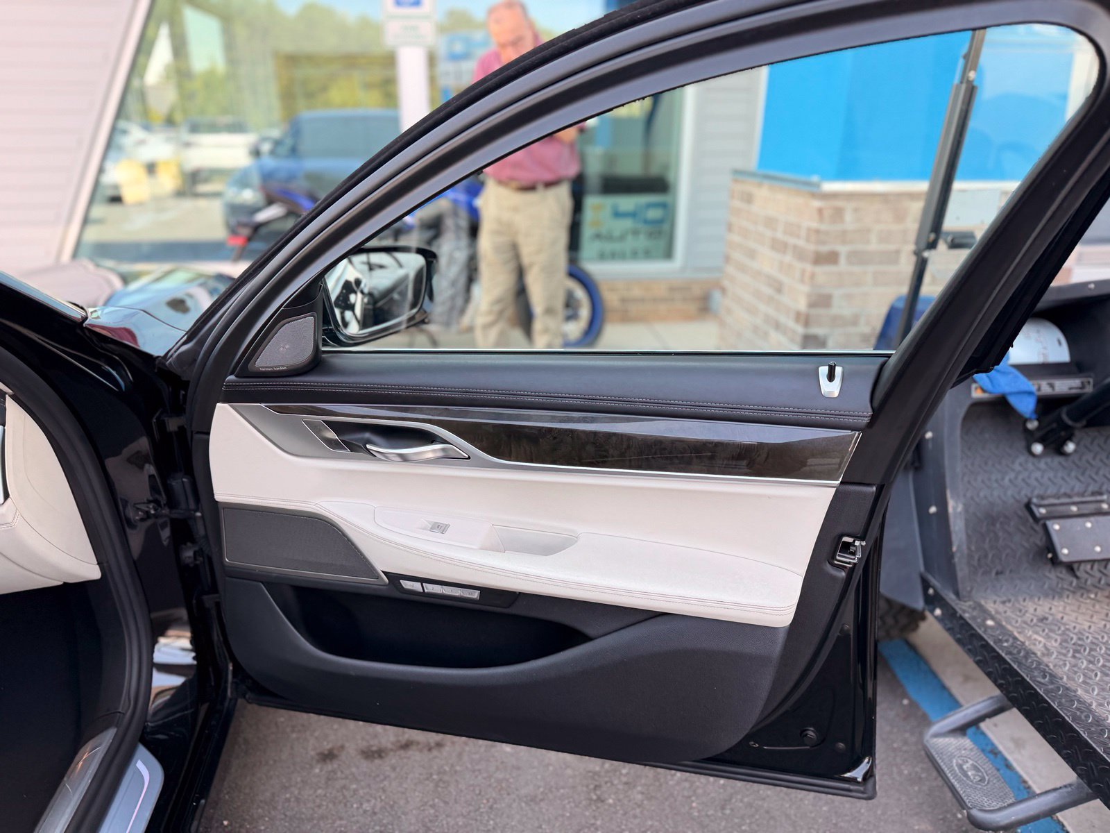 Used 2018 BMW 750i xDrive AWD/4WD image 32