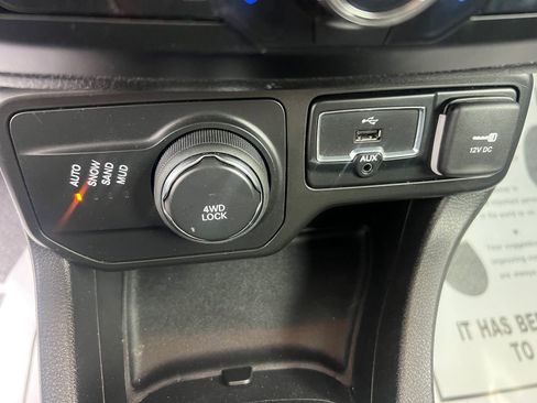 Used 2020 Jeep Renegade Latitude w/ Cold Weather Group image 22
