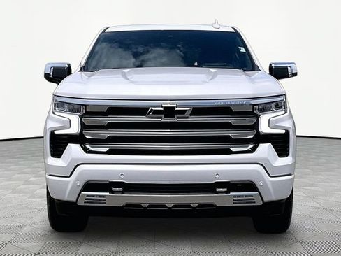 Used 2025 Chevrolet Silverado 1500 High Country w/ Technology Package AWD/4WD image 2