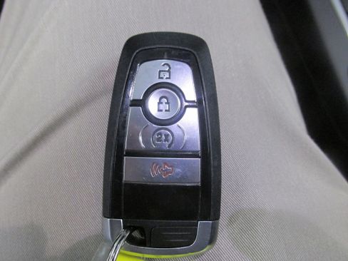 Certified 2021 Ford Escape SE w/ SE Sport Appearance Package image 38