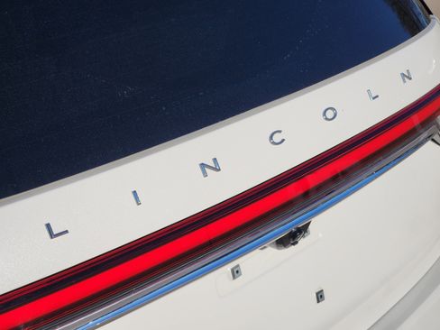 Used 2021 Lincoln Aviator Reserve w/ Equipment Group 210A image 12