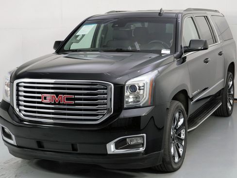Used 2017 GMC Yukon XL SLT w/ Premium Edition image 52