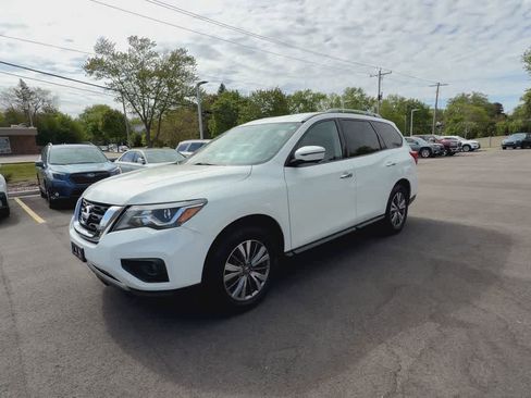 Used 2019 Nissan Pathfinder SL AWD/4WD image 4
