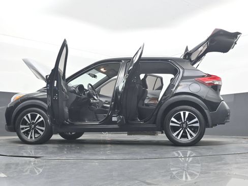 Used 2018 Nissan Kicks SR FWD image 43