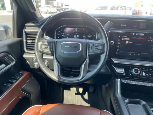 Used 2024 GMC Sierra 3500 Denali Ultimate AWD/4WD image 13