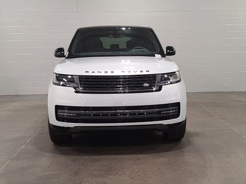 New 2026 Land Rover Range Rover Long Wheelbase SE image 9