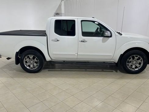 Used 2019 Nissan Frontier SL AWD/4WD image 6