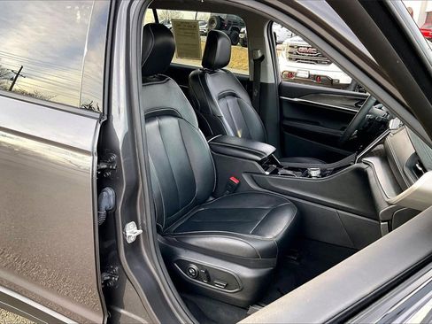 Used 2023 Jeep Grand Cherokee L Limited w/ Black Appearance Package image 7