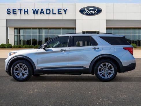 Used 2021 Ford Explorer XLT w/ Equipment Group 202A image 4