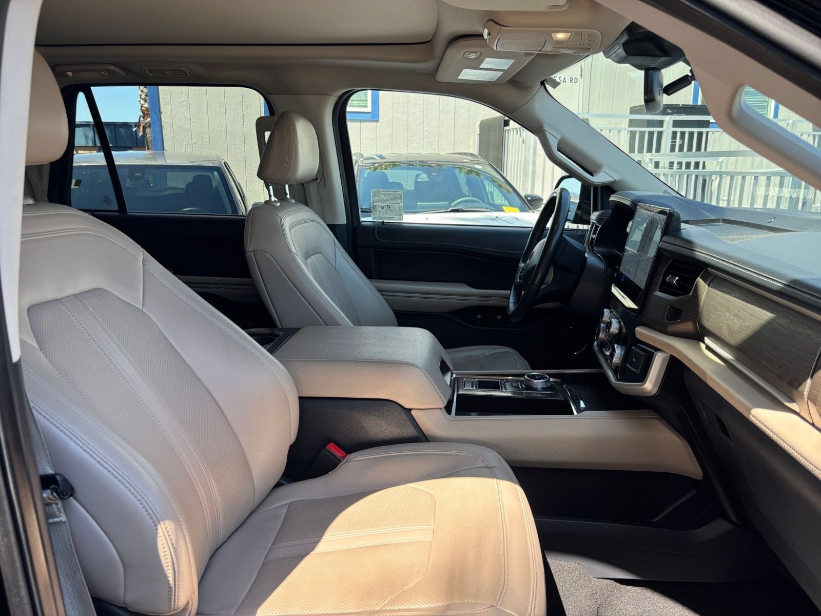 Used 2024 Ford Expedition Limited RWD image 40