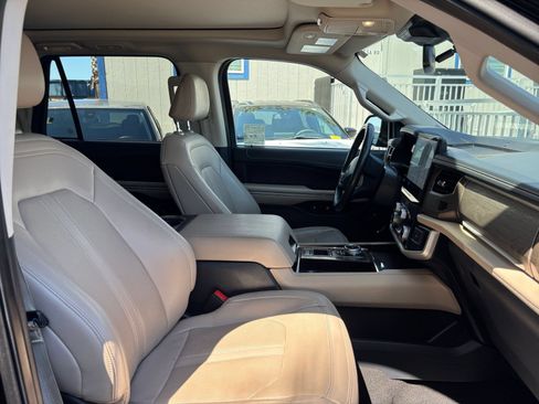 Used 2024 Ford Expedition Limited RWD image 40
