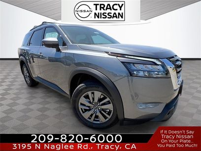 New 2025 Nissan Pathfinder SV w/ Cargo Package