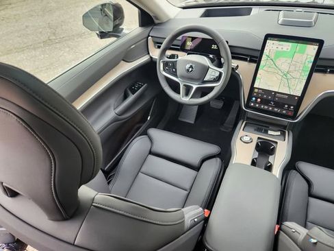 New 2025 Volvo EX90 Ultra w/ Protection Package Premier image 10