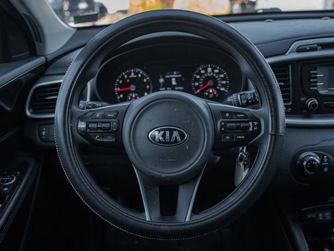 Used 2017 Kia Sorento LX image 22