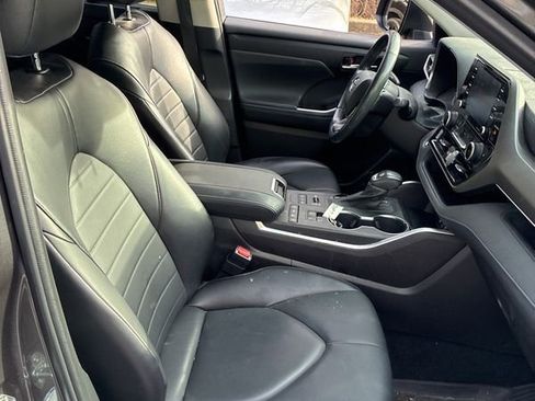 Used 2022 Toyota Highlander XLE image 10