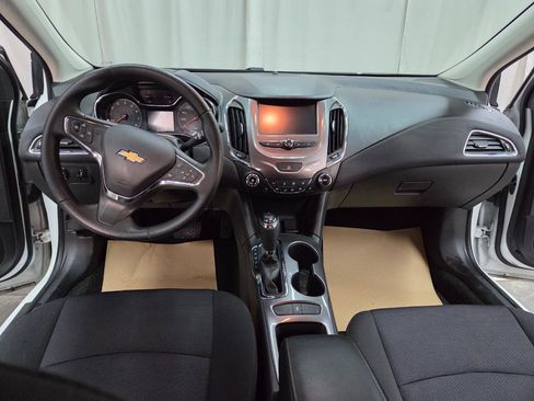 Used 2018 Chevrolet Cruze LT w/ Convenience Package image 19