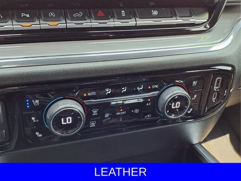 Used 2023 Chevrolet Silverado 1500 High Country w/ High Country Premium Package AWD/4WD image 9