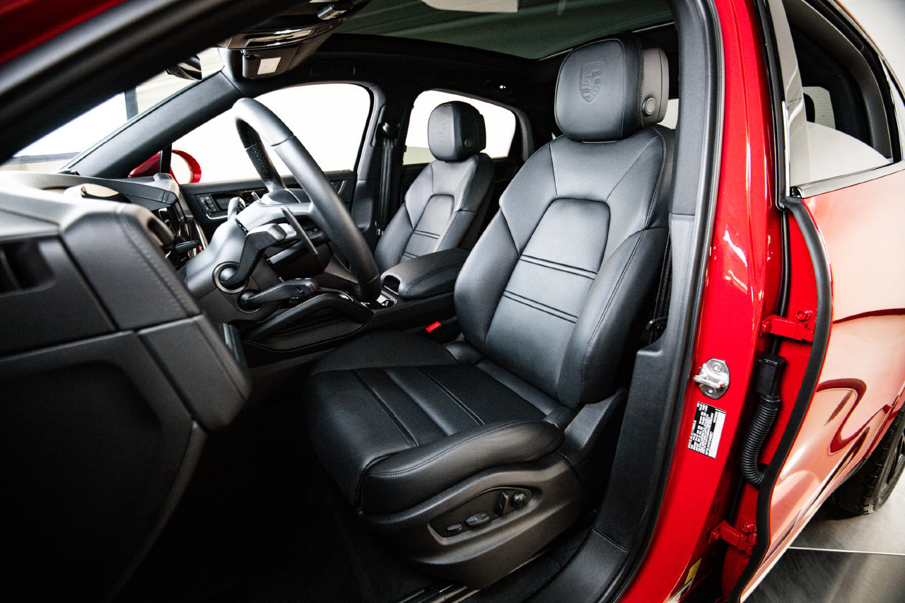 Certified 2026 Porsche Cayenne S AWD/4WD image 5