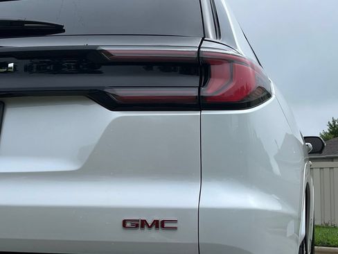 Used 2025 GMC Acadia Denali w/ Super Cruise Package AWD/4WD image 13