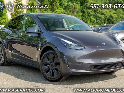 Used 2025 Tesla Model Y Long Range RWD image 1
