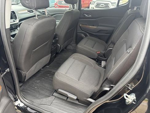Used 2023 GMC Acadia SLE w/ Driver Convenience Package image 17