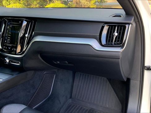 Used 2020 Volvo V60 T6 R-Design w/ Protection Package Premier image 18