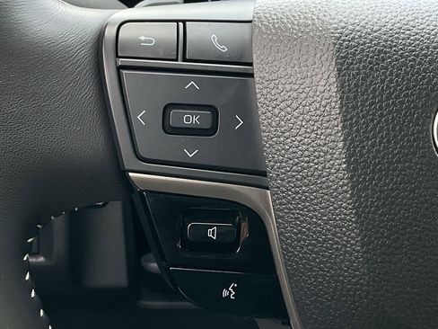 Used 2025 Toyota Camry SE image 22