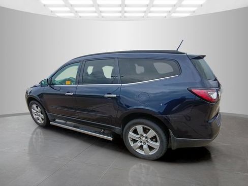 Used 2017 Chevrolet Traverse LT w/ Style and Technology Package FWD image 6