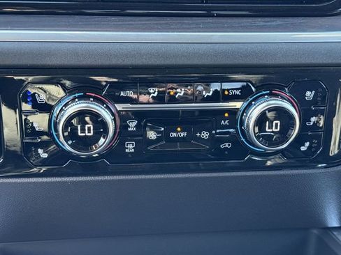 New 2026 GMC Sierra 1500 SLT w/ SLT Premium Package AWD/4WD image 19