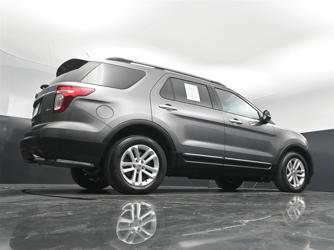 Used 2014 Ford Explorer XLT AWD/4WD image 30