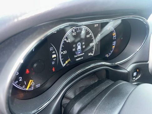 Used 2018 Jeep Grand Cherokee Limited image 2