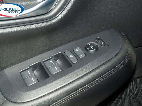 Used 2025 Honda HR-V LX image 33