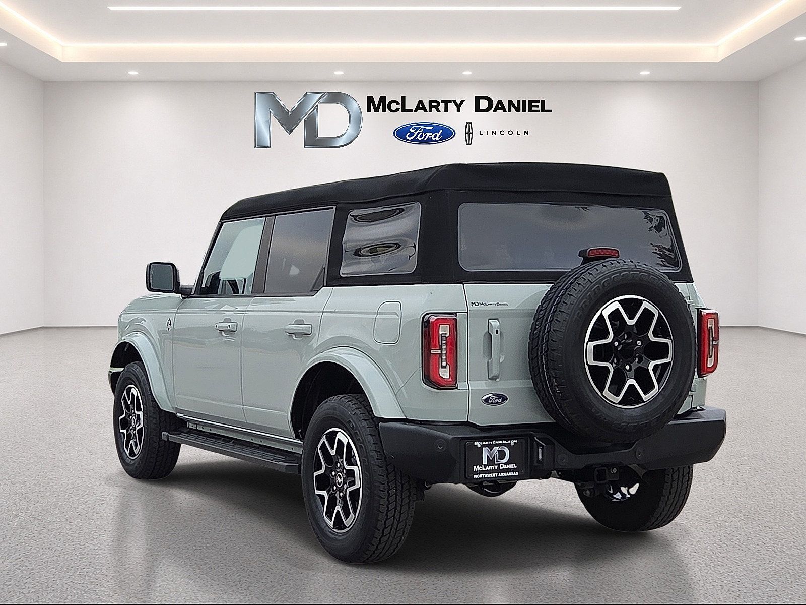 Used 2024 Ford Bronco Outer Banks AWD/4WD image 4