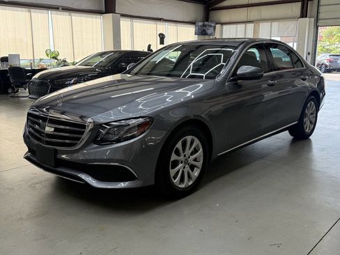 Used 2018 Mercedes-Benz E 300 4MATIC image 5